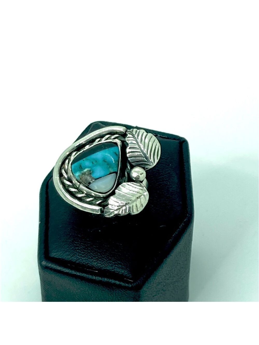 Vtg Zuni Sterling Silver Turquoise Onyx & MOP Leaf Motif Ring Sz 7.25